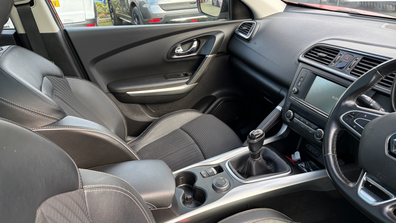 Renault Kadjar 1.6 dCi Signature Nav 5dr 4WD Diesel Hatchback